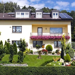 Apartment Gold, Glott